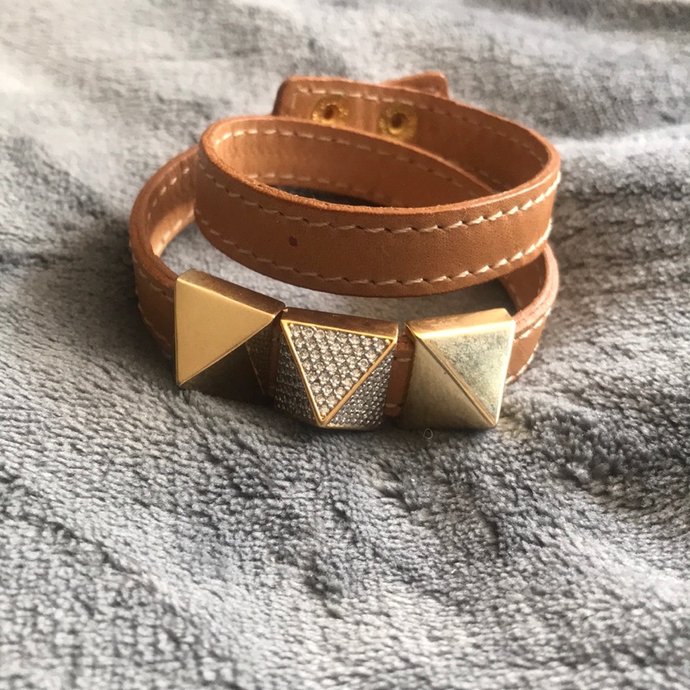 nOir leather and pyramid wrap bracelet